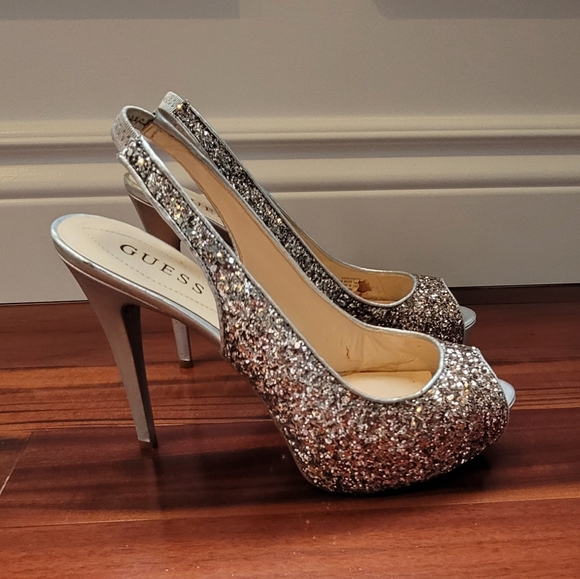 GUESS size 9 gold glittery heels - Picture 2 of 5